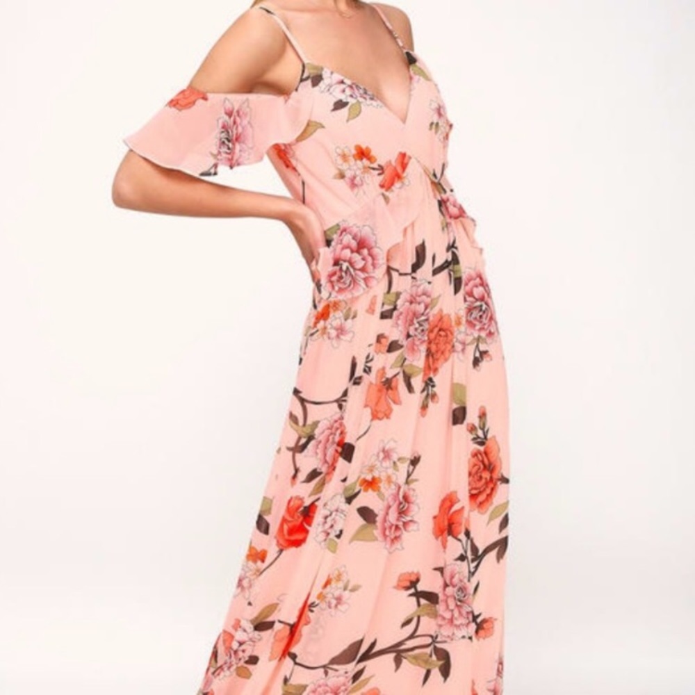 Lulu’s size Small Peach Floral Maxi Dress